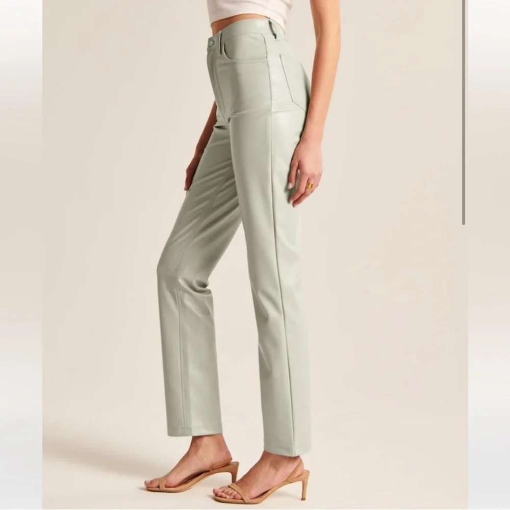Abercrombie & Fitch The 90s Straight Ultra High Rise Vegan Leather Pants - Picture 4 of 5